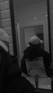 mia📖🪐's avatar