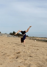 Une_🤸‍♂️✨ vous ecoute??'s avatar