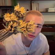 Chan ' 🪐's avatar