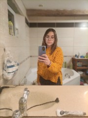 Emma 🫣✨🛍️'s avatar