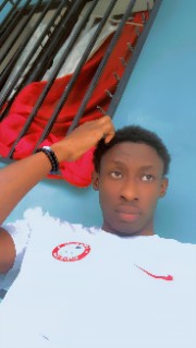 @lily_lesagegraphicdesign07's avatar