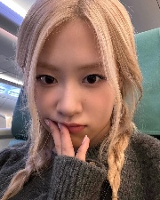 Rosie🎀🖇️'s avatar