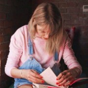 📖🧣丅ᕼᗴ ᖇᗴᗩᗪᎥᑎǤ ᔕᗯᎥᖴ丅Ꭵᗴ🧣📖's avatar