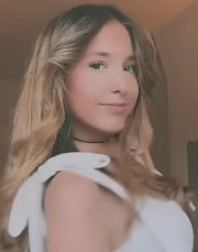 Maelie⚡️🌺's avatar