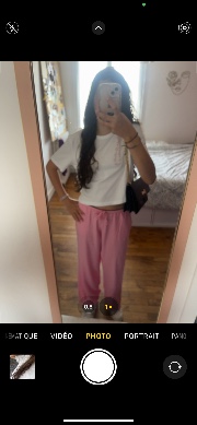 Laora🫶🏼's avatar