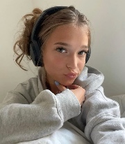 Maria 🪐🌊's avatar