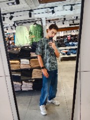 Ask me any questions 's avatar