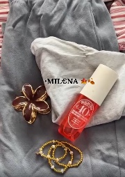 milena 🍂🍁's avatar