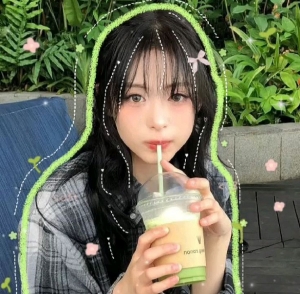 Ahyeon🦋🖇️'s avatar