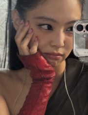 LES K-POP STAN's avatar