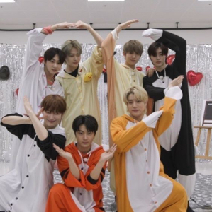 𝜗ৎ 𝐸𝑛ℎ𝑎 𝑑𝑟𝑒𝑎𝑚 𝜗ৎ's avatar