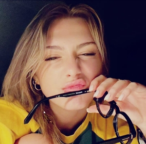 asia🤍✨'s avatar