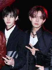 Manon and Ni-ki 's avatar